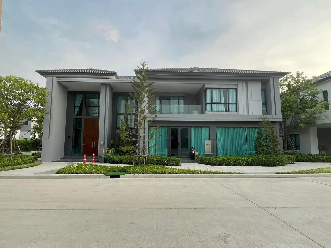 House · 5 ch. · 6 sdb · 500 m²