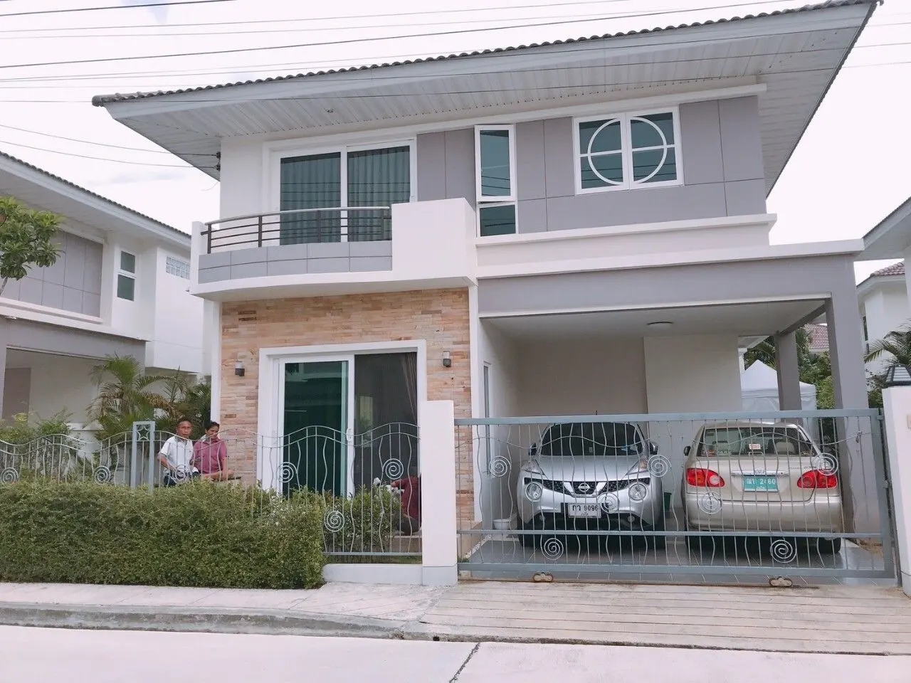 House · 4 室 · 3 卫 · 216 m²