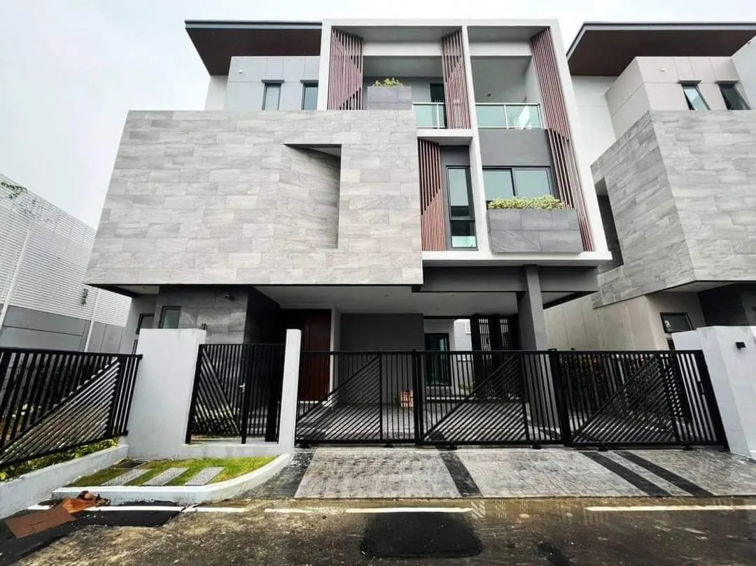House · 4 室 · 4 卫 · 440 m²