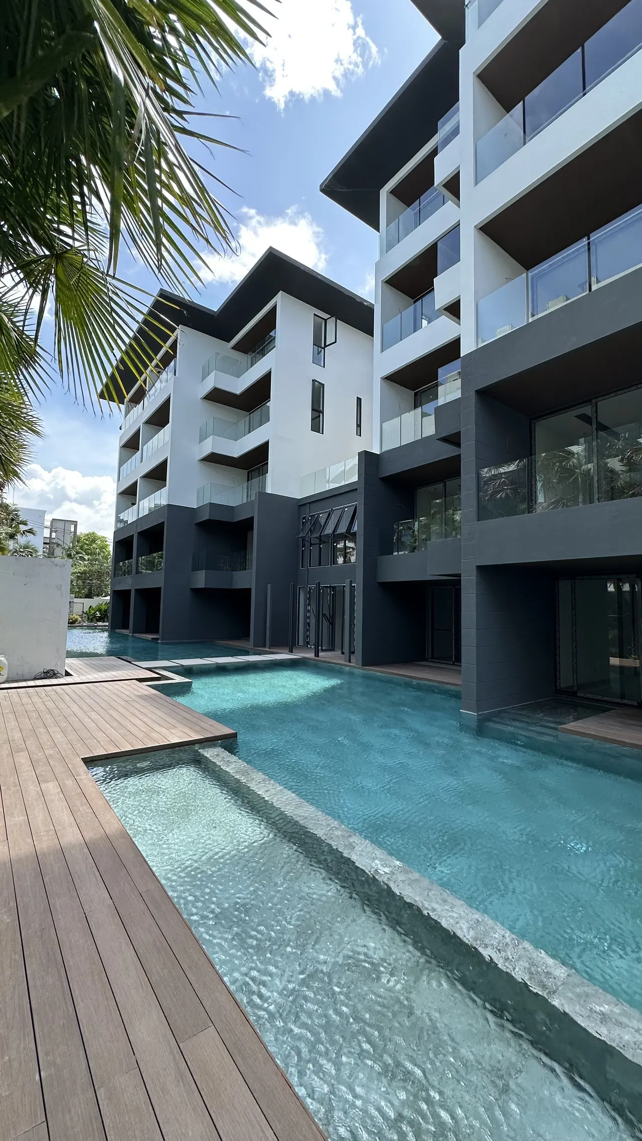 Condo · 1 bd · 1 ba · 63 m²