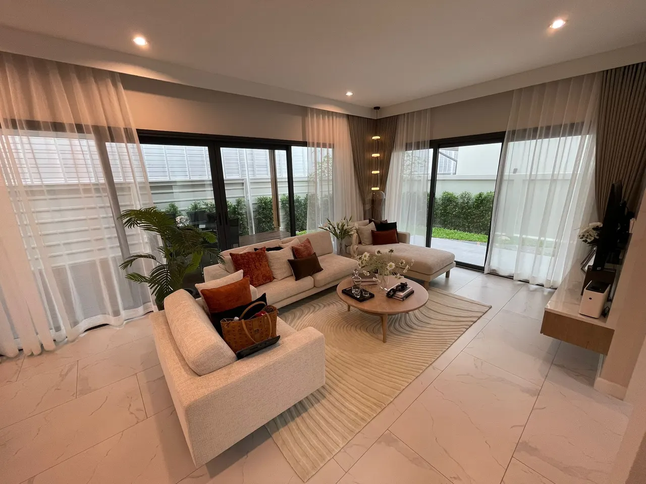 House · 4 室 · 5 卫 · 315 m²