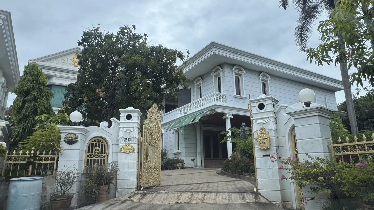 5 ห้องนอน · 7 ห้องน้ำ · 720 m²