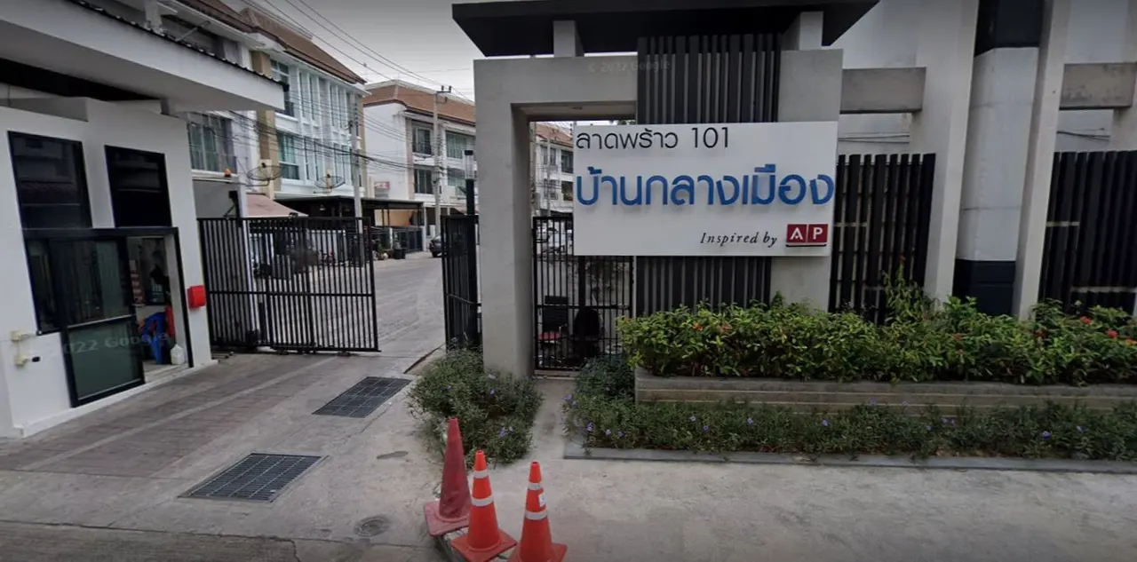 Baan Klang Mueng Ladprao 101