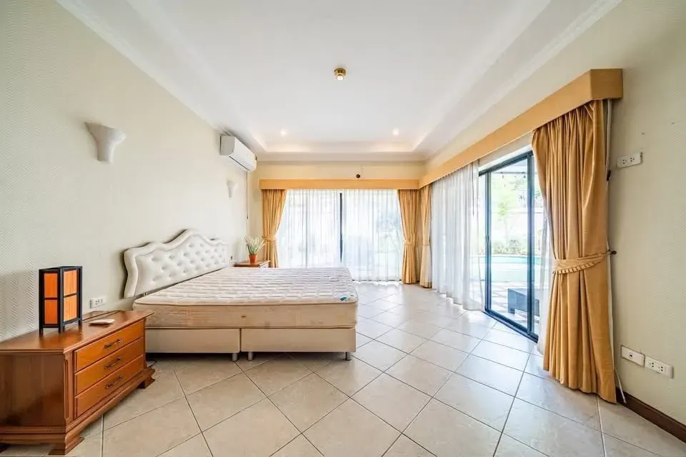 House · 4 ห้องนอน · 2 ห้องน้ำ · 200 m²