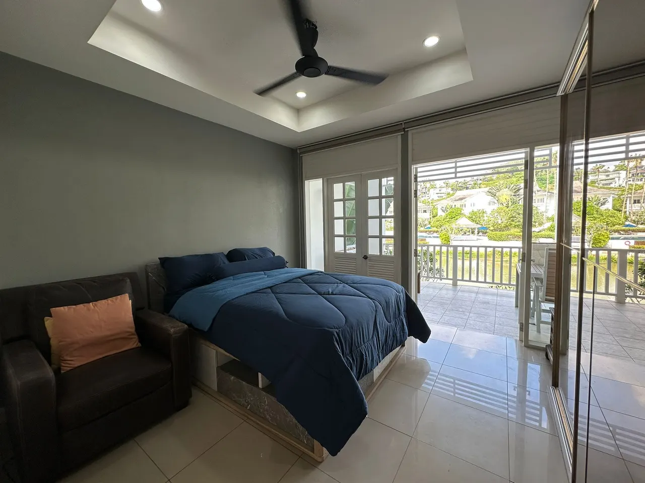 Condo · 1 室 · 1 卫 · 76 m²