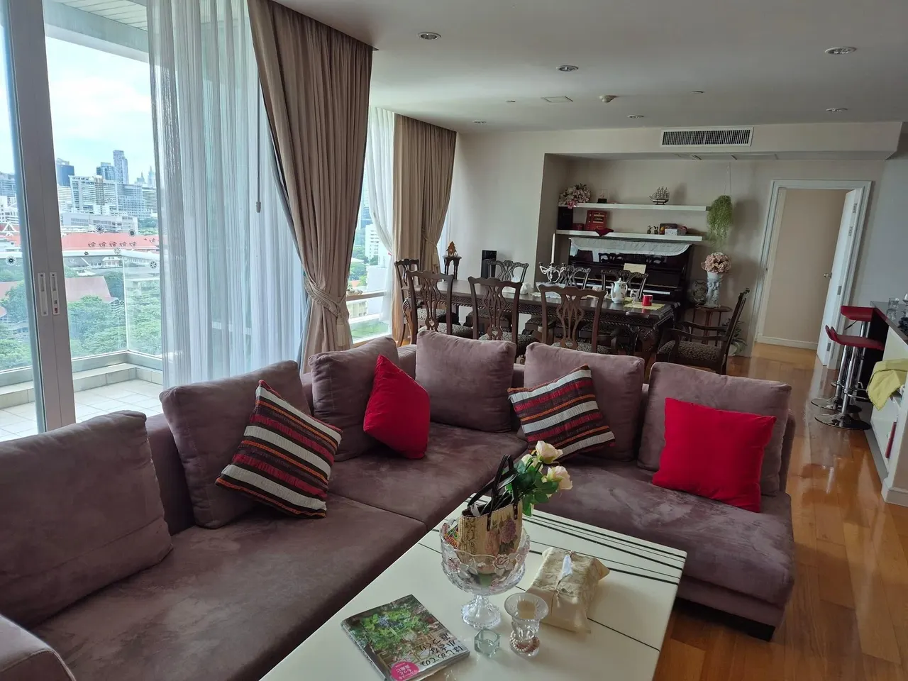 Condo · 4 bd · 6 ba · 223 m²