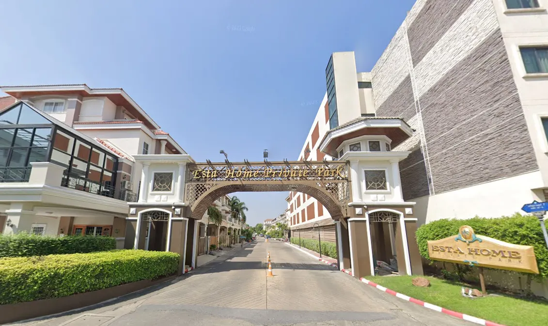 Esta Home Private Park