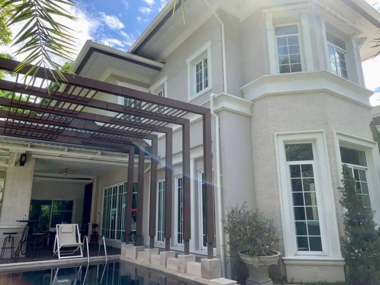 House · 4 bd · 5 ba · 685 m²