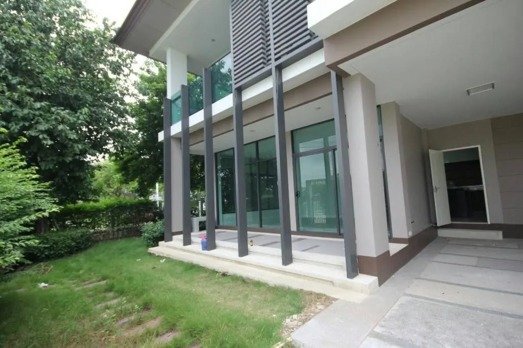 House · 4 bd · 5 ba · 284 m²
