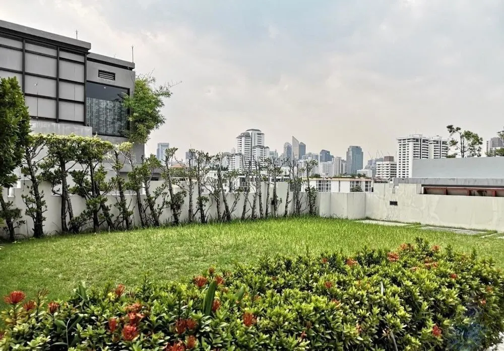 Vincente Sukhumvit 49
