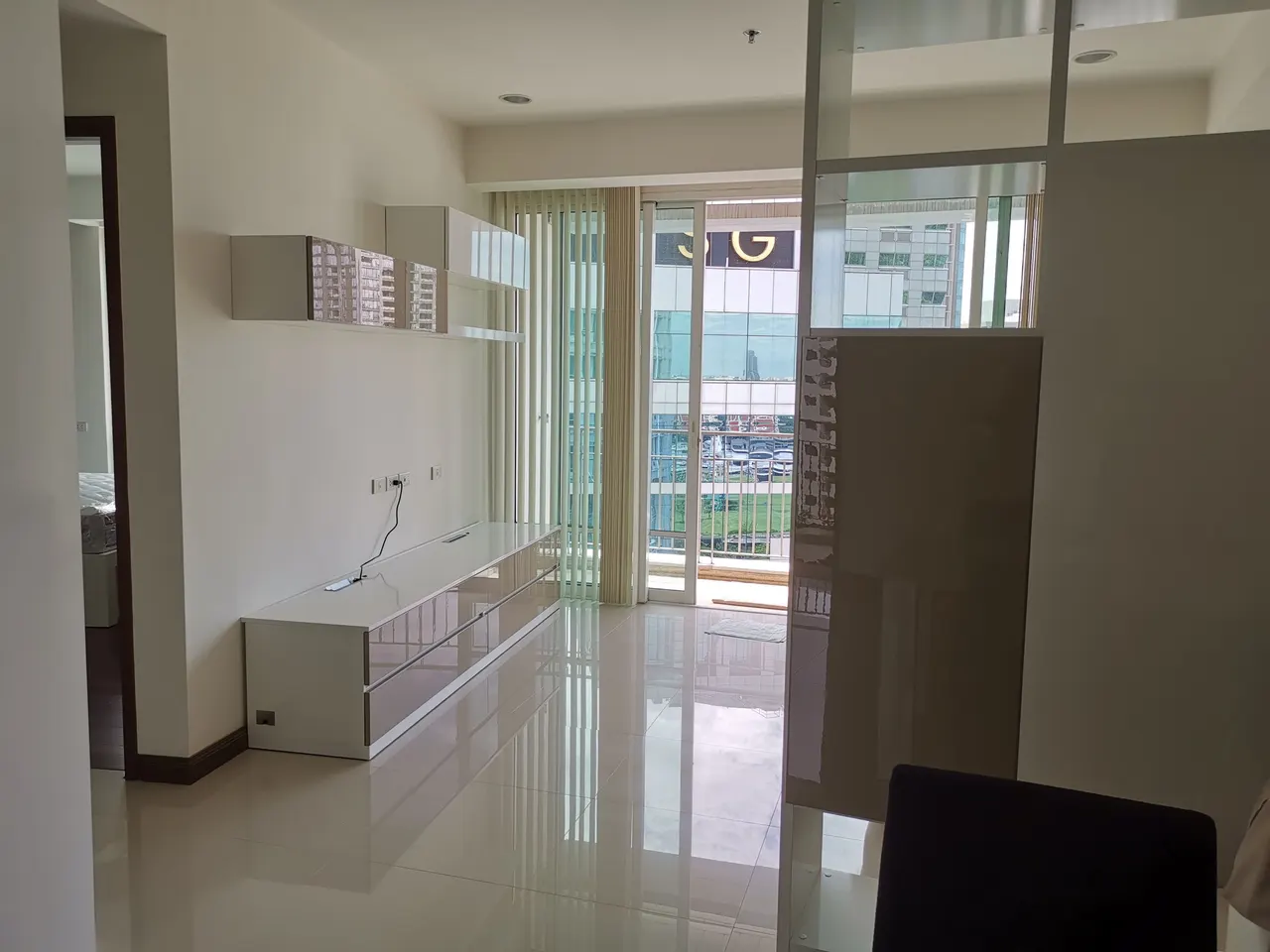 Condo · 1 bd · 1 ba · 77 m²