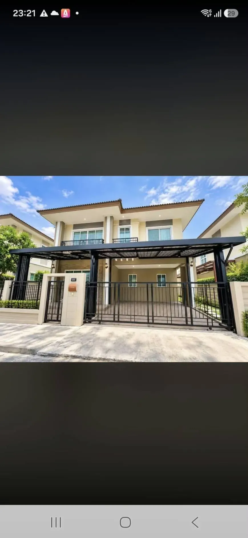 3 ห้องนอน · 3 ห้องน้ำ · 215 m²