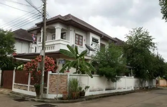 Suwinthawong Housing