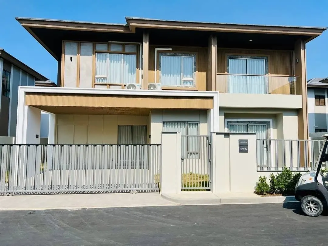 House · 4 bd · 3 ba · 213 m²