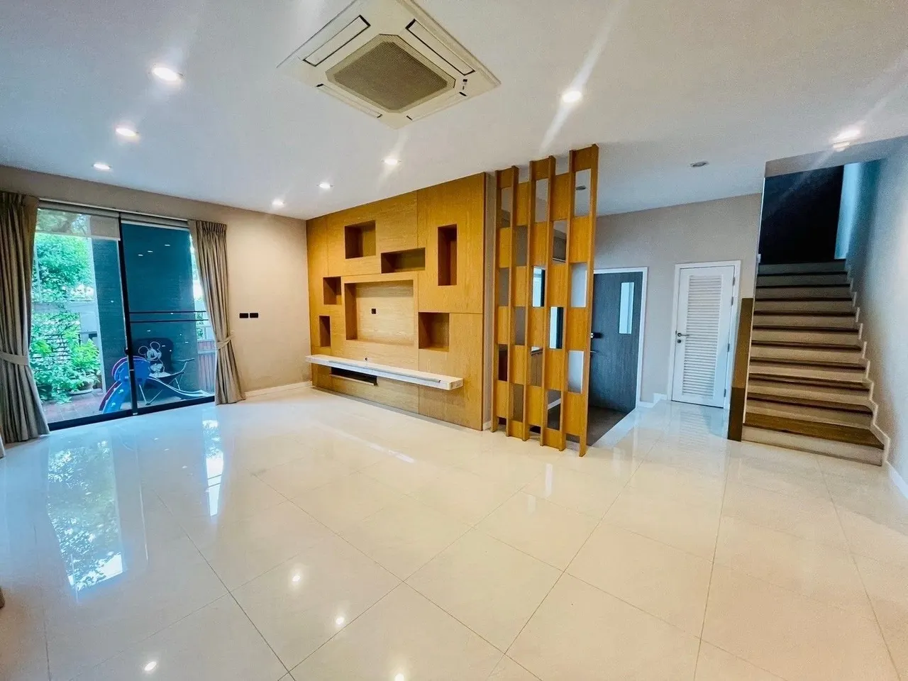 House · 4 室 · 4 卫 · 350 m²