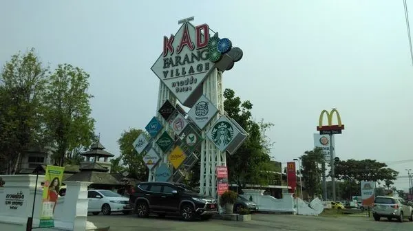 Kad Farang Village