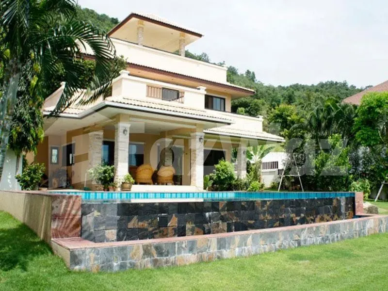 Paradise Village