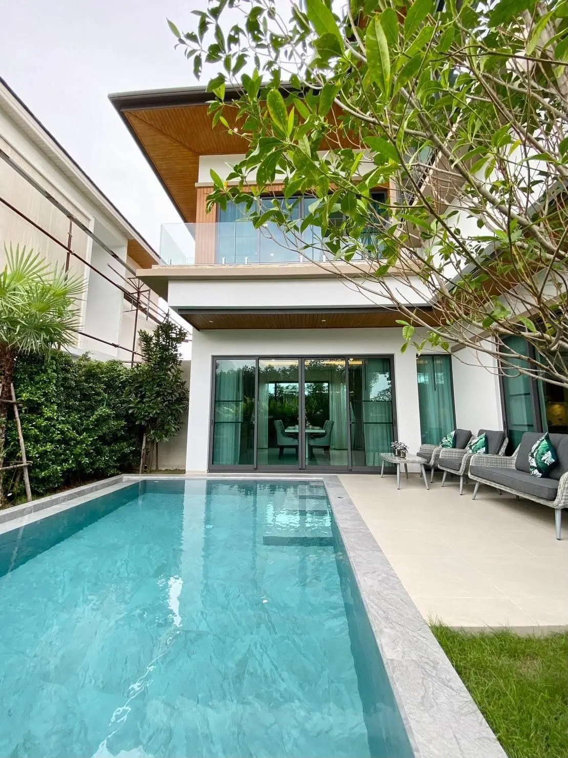 Villa · 3 bd · 4 ba · 350 m²