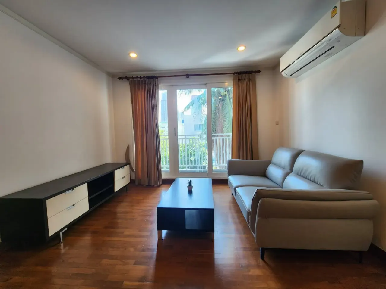 Condo · 2 ห้องนอน · 2 ห้องน้ำ · 76 m²