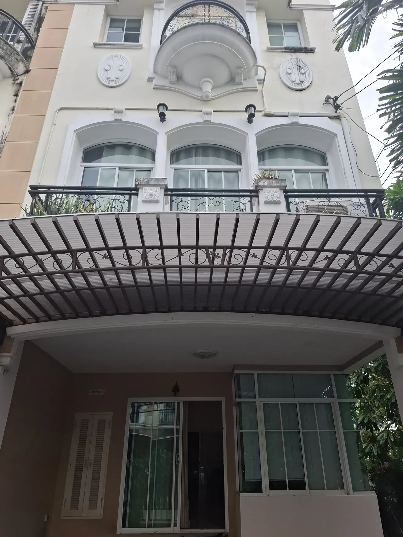 Townhouse · 3 bd · 3 ba · 24 m²