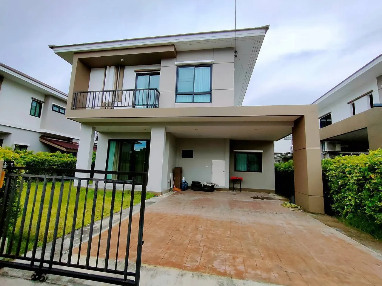 House · 4 ห้องนอน · 3 ห้องน้ำ · 192 m²