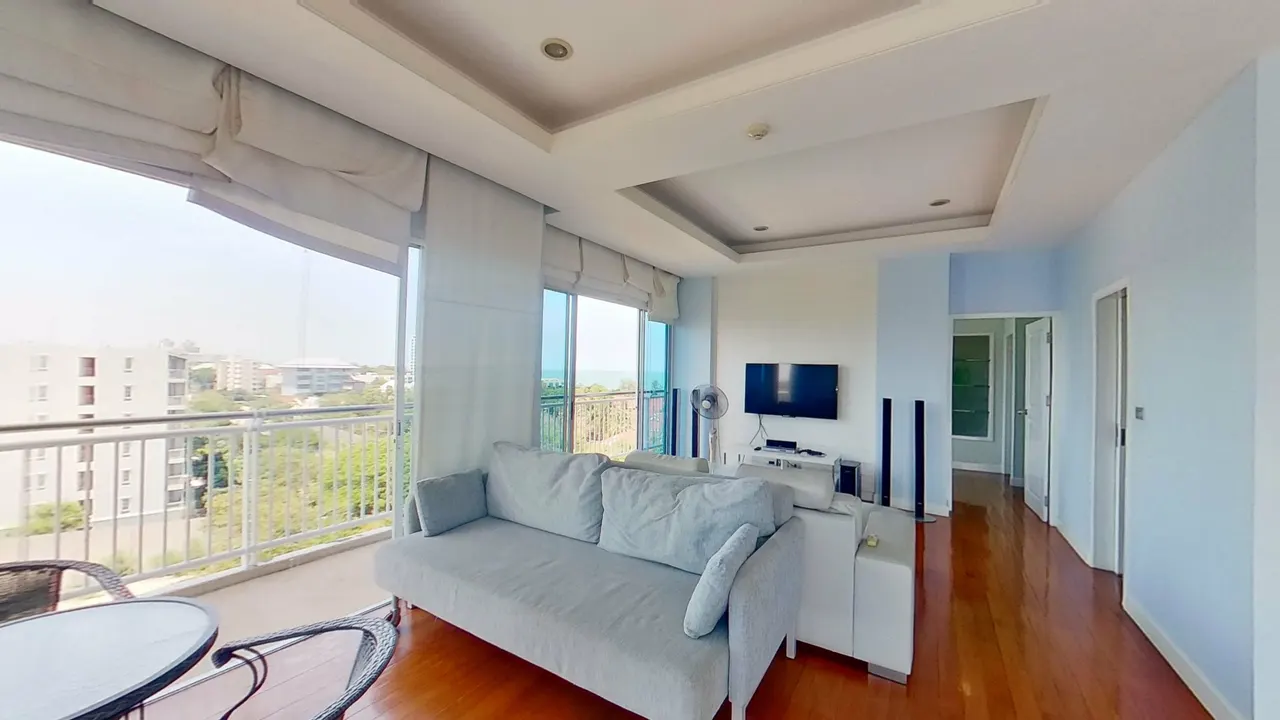 Condo · 1 bd · 2 ba · 82 m²