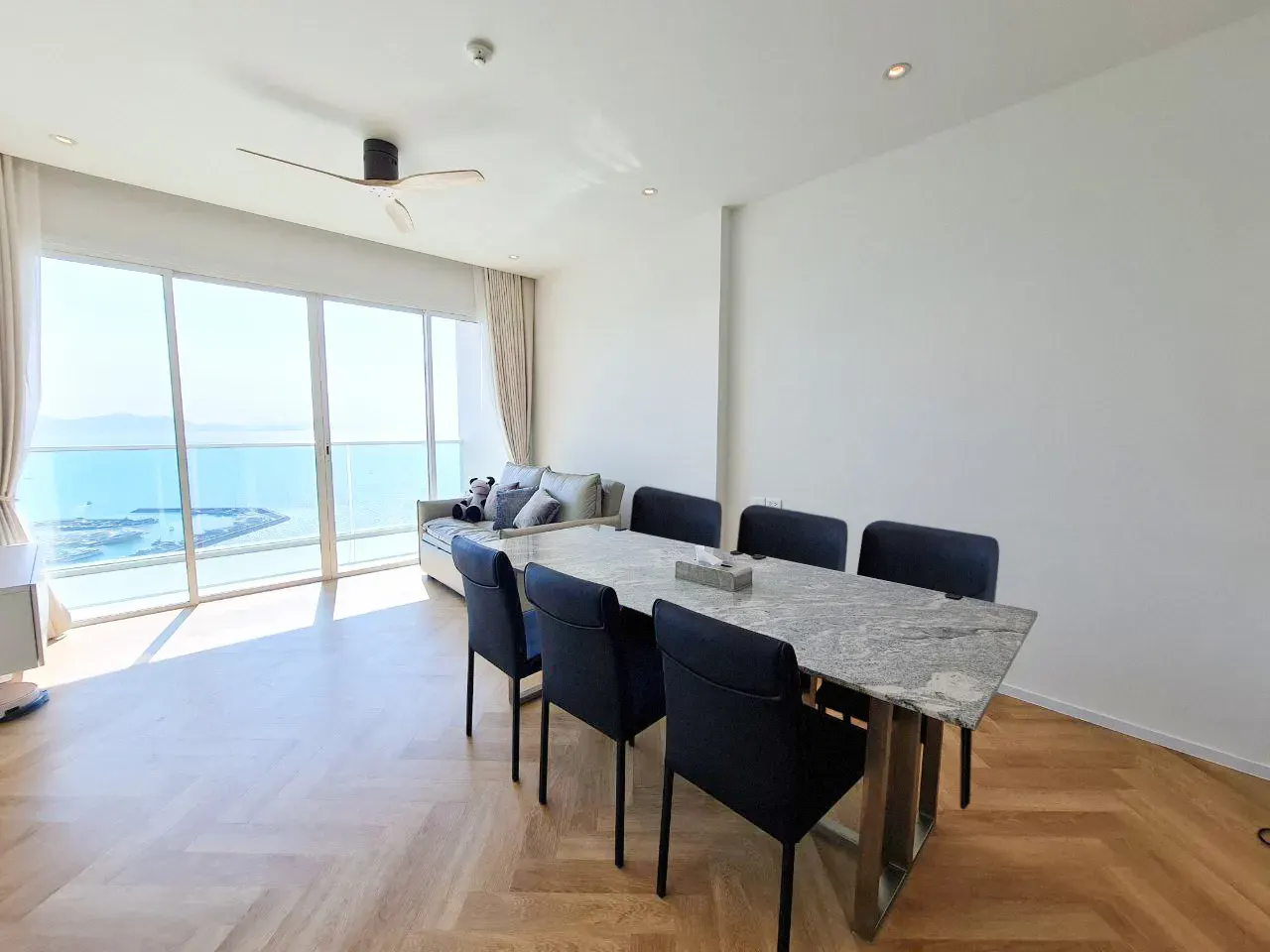 Condo · 1 bd · 1 ba · 82 m²