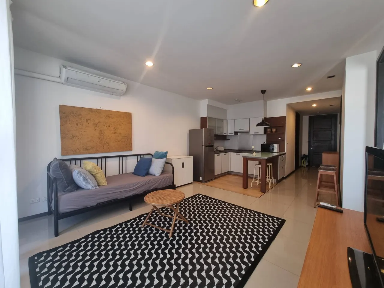 2 bd · 2 ba · 85 m²
