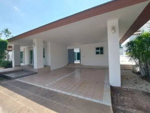 Villa · 3 bd · 3 ba · 275 m²