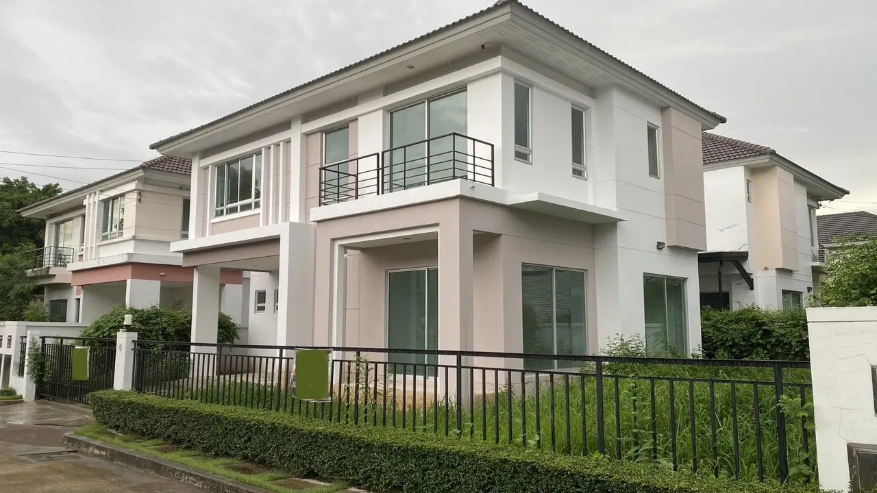 House · 4 сп. · 3 ванн. · 205 m²