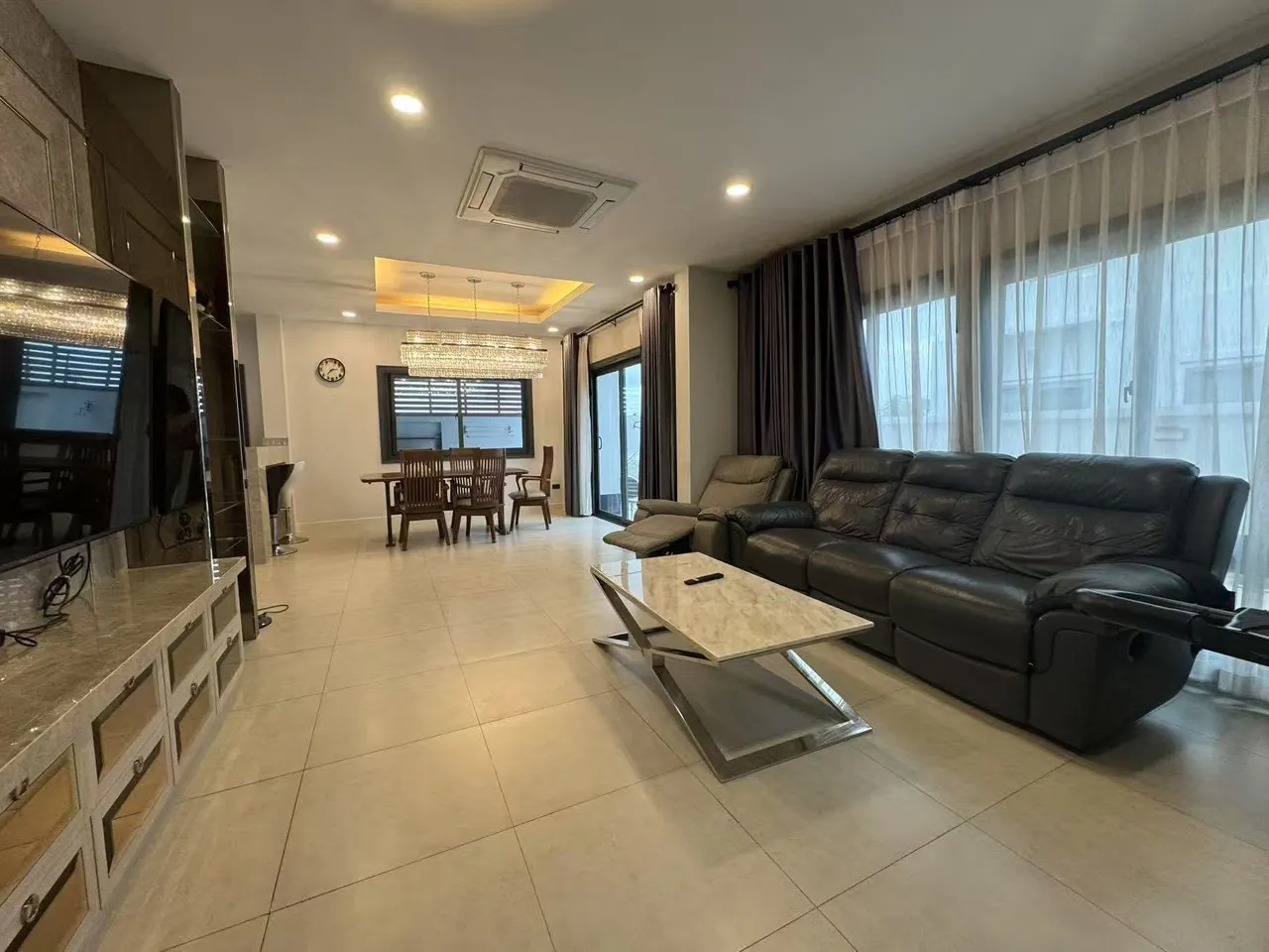 House · 3 ห้องนอน · 4 ห้องน้ำ · 247 m²