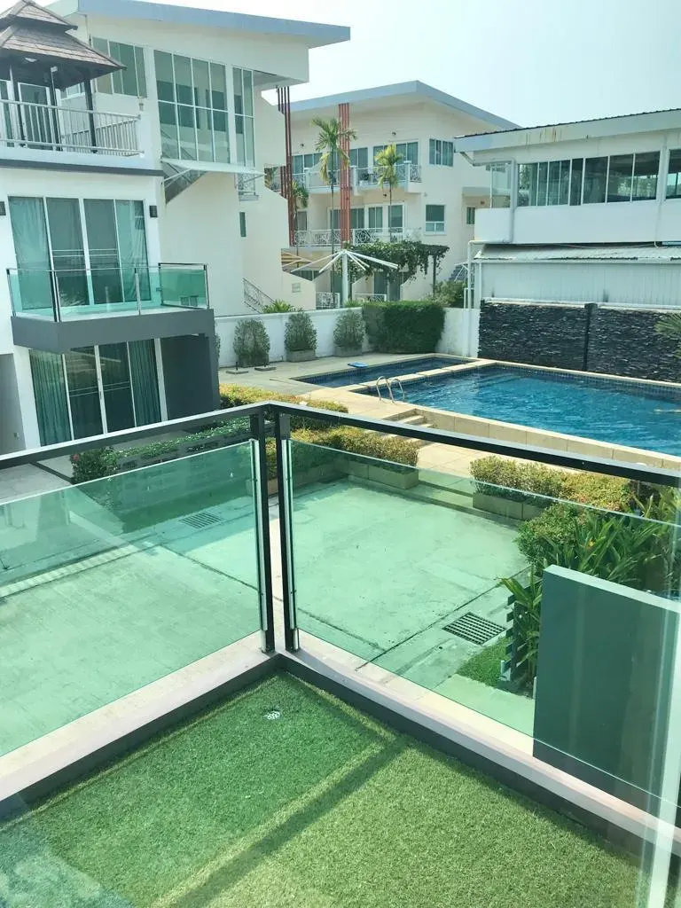 Townhouse · 2 ห้องนอน · 2 ห้องน้ำ · 143 m²