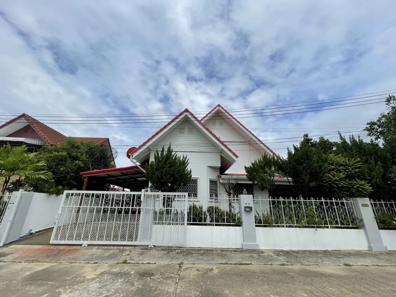 House · 3 bd · 3 ba · 150 m²
