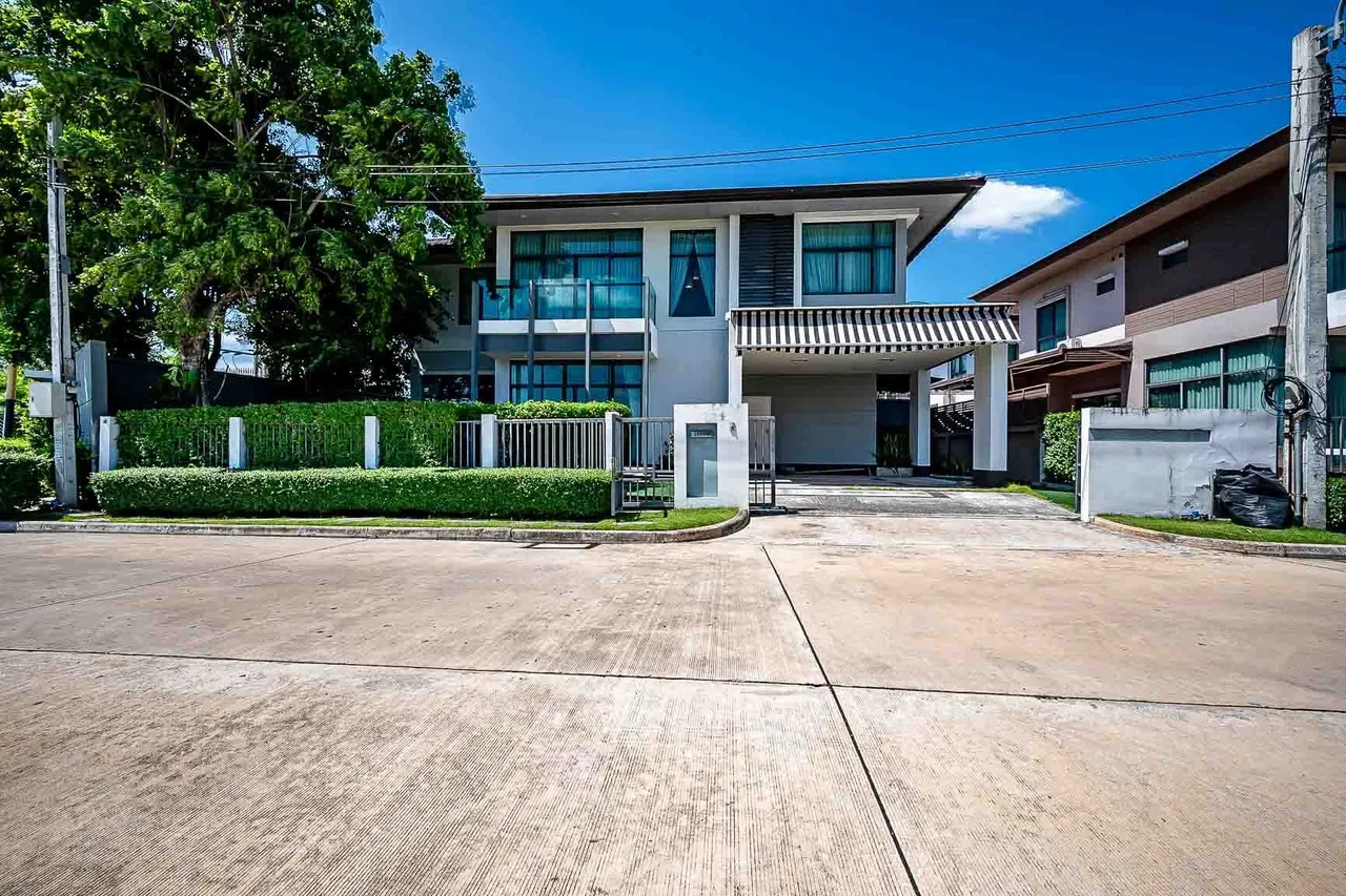 House · 4 bd · 3 ba · 195 m²