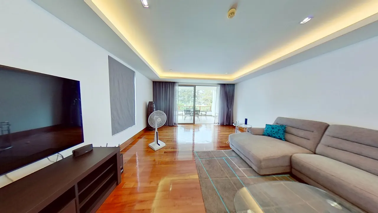 Condo · 4 室 · 4 卫 · 323 m²