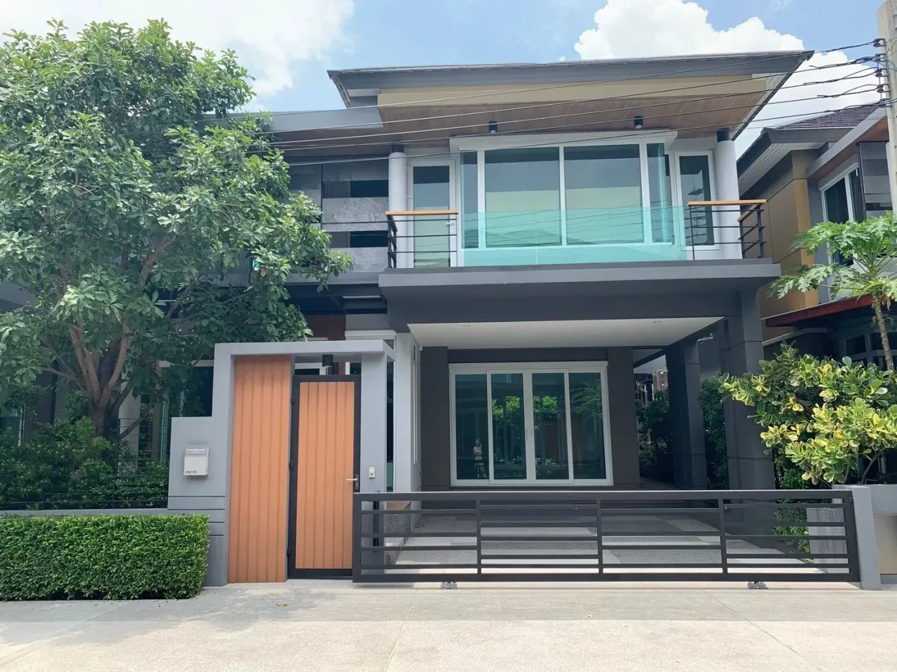 House · 4 ห้องนอน · 5 ห้องน้ำ · 300 m²