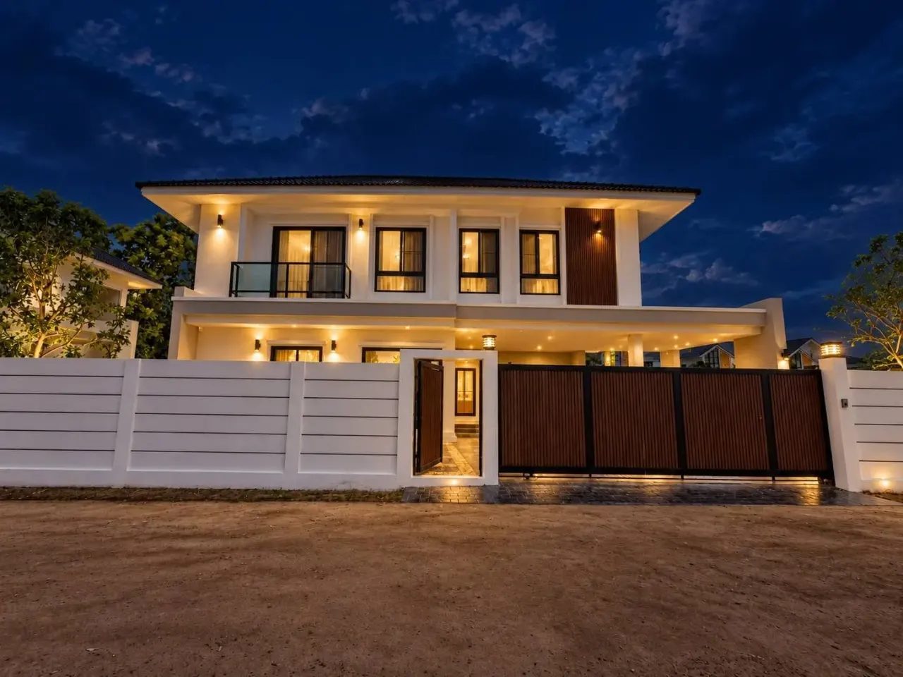 4 bd · 5 ba · 240 m²