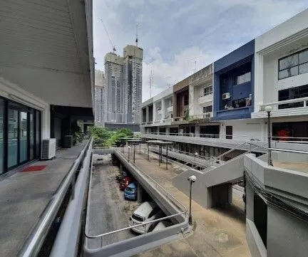 Park Avenue Ekkamai