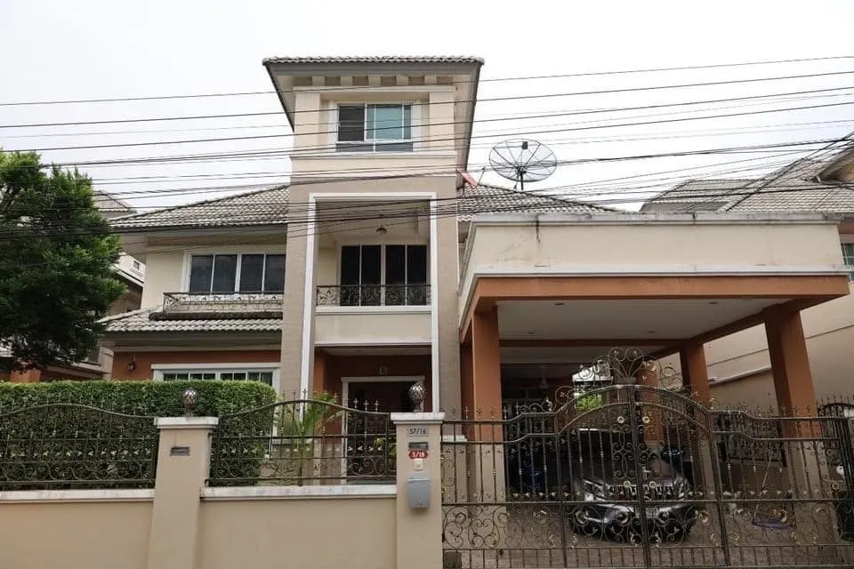 Townhouse · 5 ห้องนอน · 7 ห้องน้ำ · 435 m²
