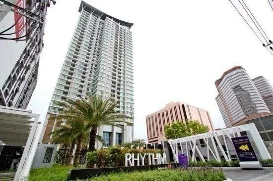 Rhythm Ratchada - Huai Khwang