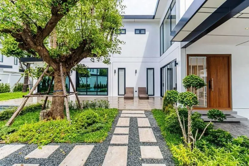 House · 4 bd · 5 ba · 354 m²
