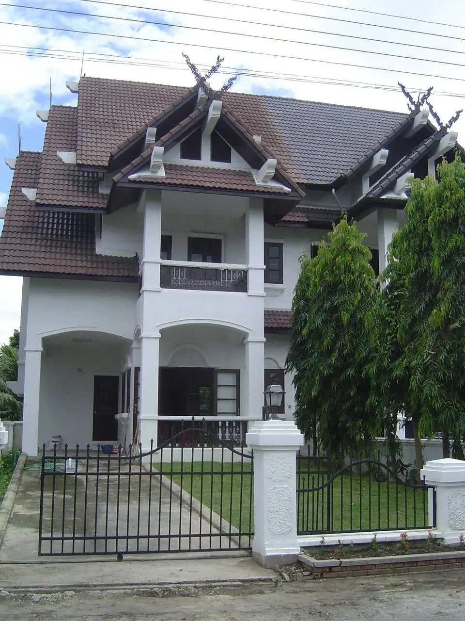 House · 3 室 · 3 卫 · 220 m²