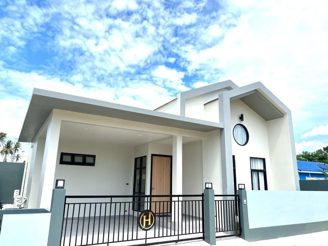 House · 3 bd · 3 ba · 180 m²