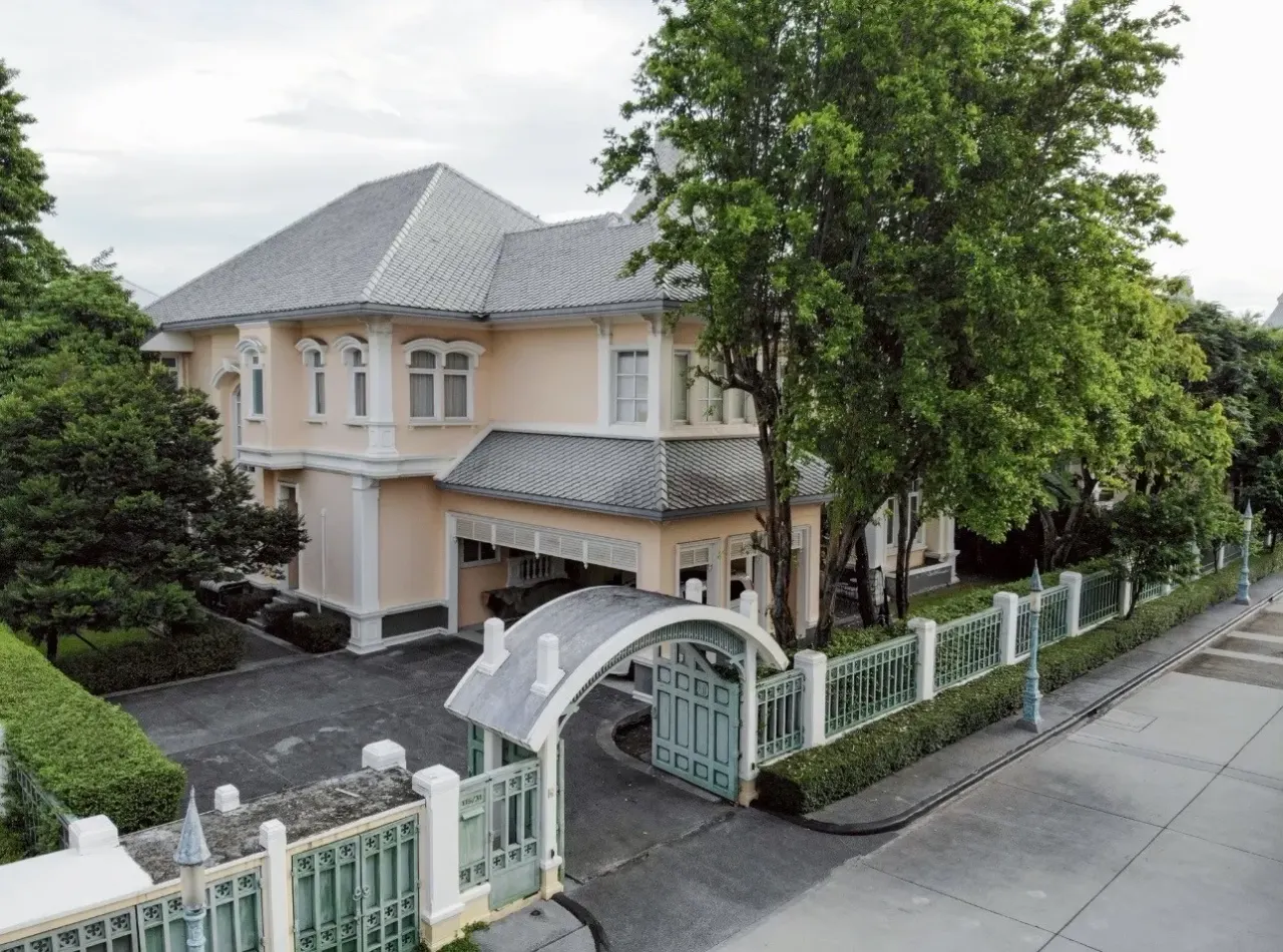 3 bd · 6 ba · 286 m²