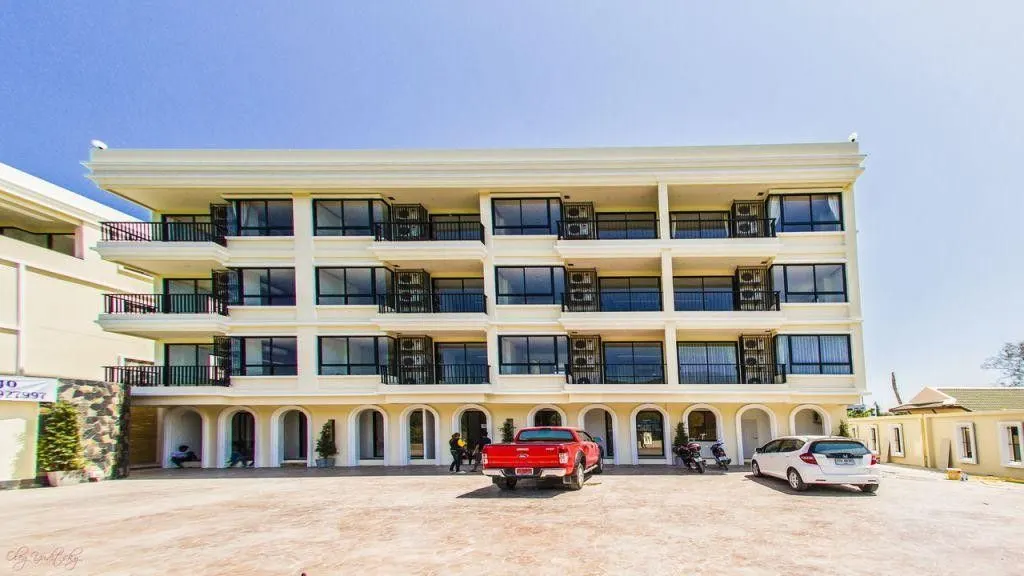 The Lago Condominium