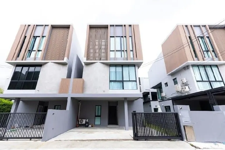 House · 4 室 · 4 卫 · 200 m²