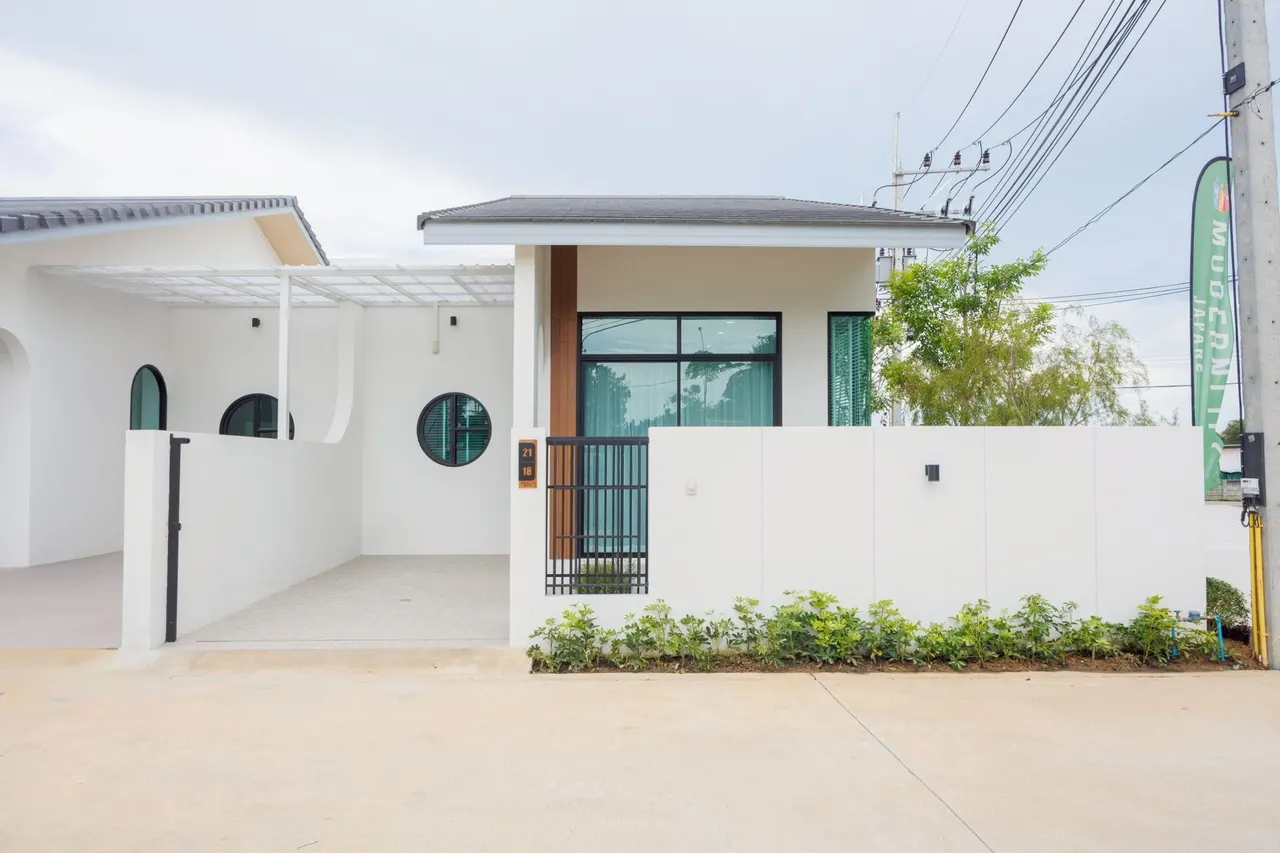 Modern Life Japane Phuket