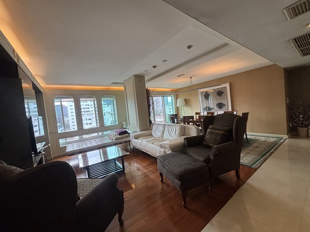 2 ห้องนอน · 2 ห้องน้ำ · 150 m²