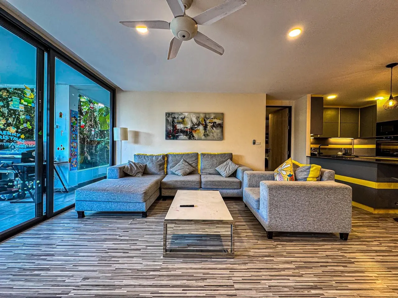 Apartment · 3 ห้องนอน · 2 ห้องน้ำ · 180 m²