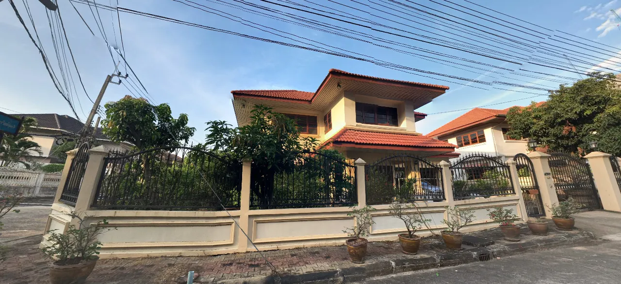 Muban Phatcharavill